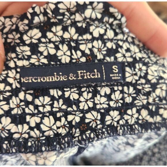 Abercrombie & Fitch Women's Navy Blue White Floral-Print Shorts Size Small - Picture 11 of 13
